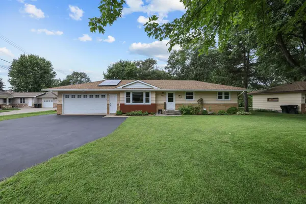 7810 Gloria CIR, Mounds View, MN 55112