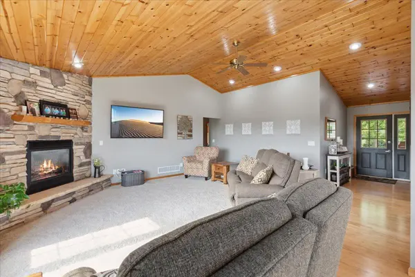 1371 Peninsula RD, New Richmond, WI 54017