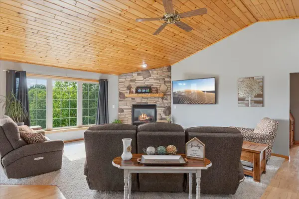 1371 Peninsula RD, New Richmond, WI 54017