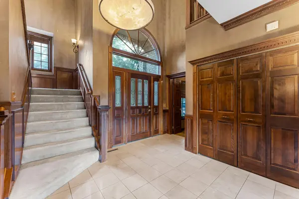 10632 Mount Curve RD, Eden Prairie, MN 55347