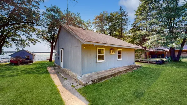 11105 42nd ST SE, Clear Lake, MN 55319