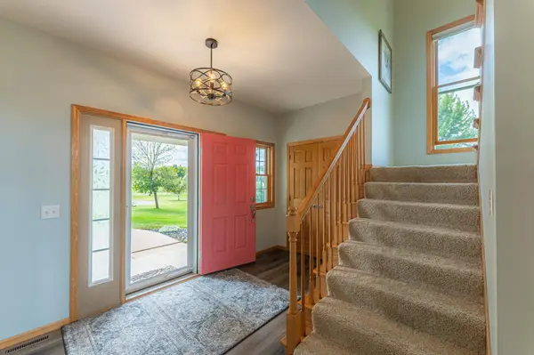 450 Bluebird DR N, Saint Joseph Twp, WI 54016