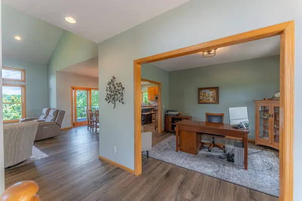 450 Bluebird DR N, Saint Joseph Twp, WI 54016