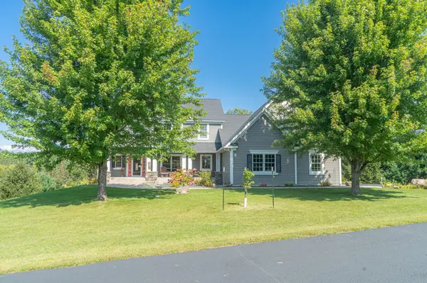 450 Bluebird DR N, Saint Joseph Twp, WI 54016