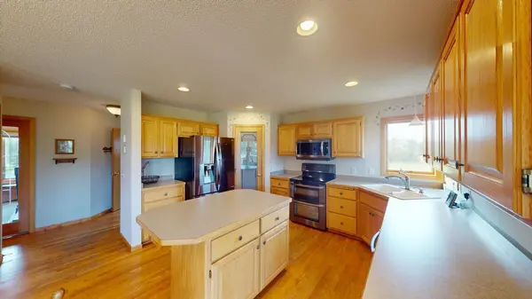 20420 Eidelweiss ST NW, Oak Grove, MN 55011