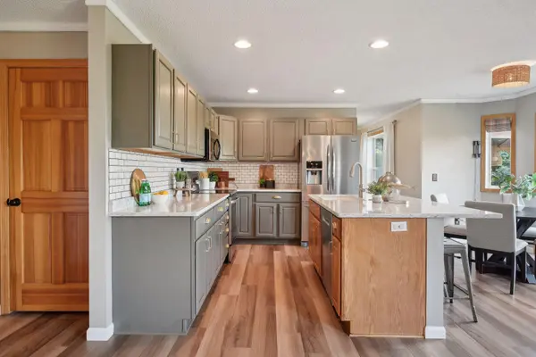 236 Butternut CIR, Carver, MN 55315
