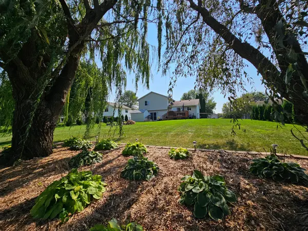 908 Meadow PL, Belle Plaine, MN 56011