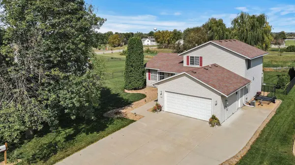 908 Meadow PL, Belle Plaine, MN 56011
