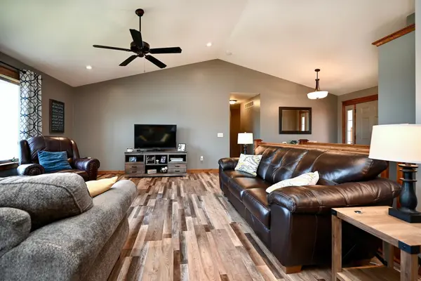 1519 Whispering Hills DR, Saint Charles, MN 55972