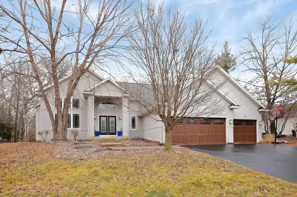 7424 Taylor DR, Savage, MN 55378