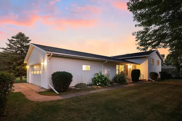 9325 Morgan LN, Cologne, MN 55322