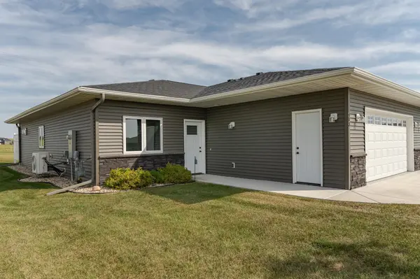 403 Tee Box LN NE, Stewartville, MN 55976