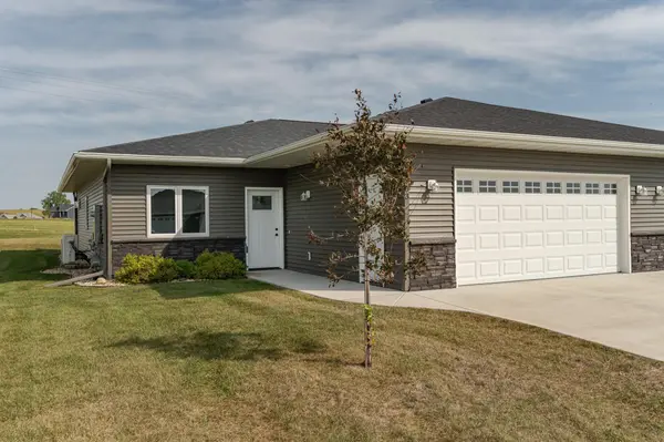 403 Tee Box LN NE, Stewartville, MN 55976