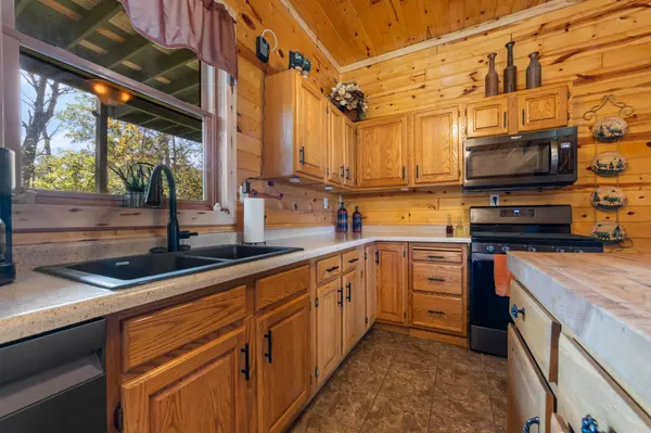 1858 E County Road 103, Blackhoof Twp, MN 55707