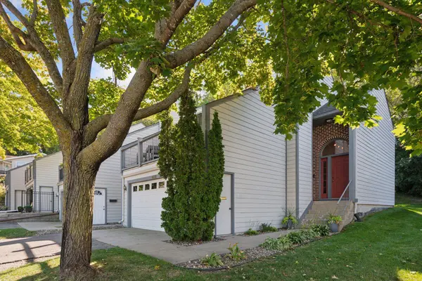 409 E Lake ST, Waconia, MN 55387