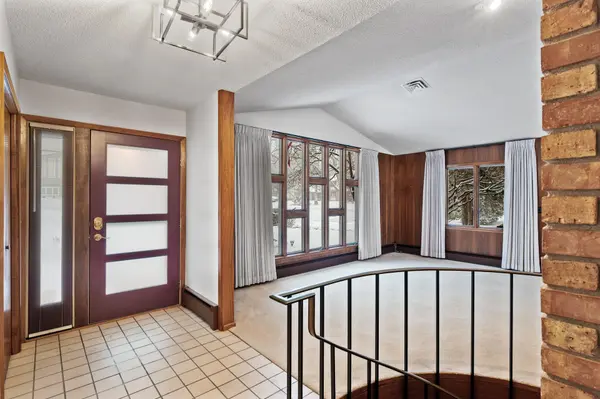 9251 Green Briar RD, Bloomington, MN 55437