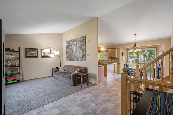 8724 Queens GDNS, Brooklyn Park, MN 55443