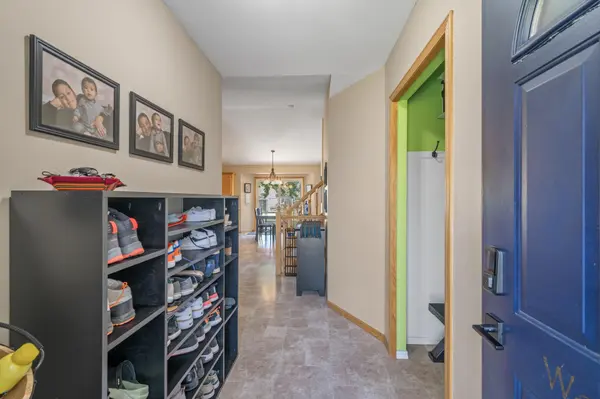 8724 Queens GDNS, Brooklyn Park, MN 55443