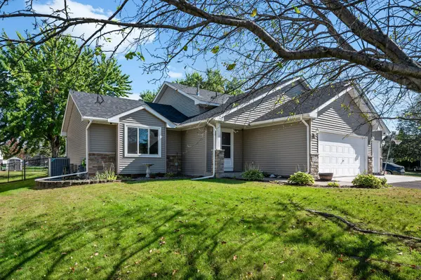8724 Queens GDNS,  Brooklyn Park,  MN 55443