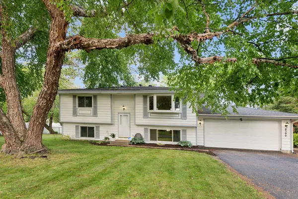 8590 Saratoga LN, Eden Prairie, MN 55347