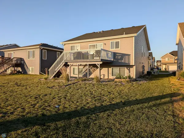 2176 DOCK DR W, West Fargo, ND 58078