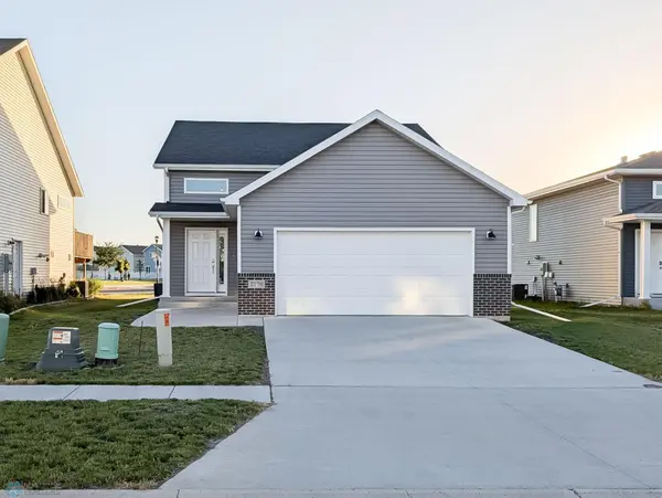 2176 DOCK DR W, West Fargo, ND 58078