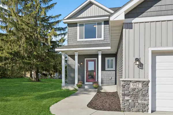 942 Alexander RD, Hudson, WI 54016
