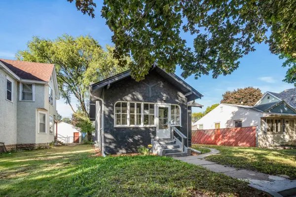 887 Lawson AVE E, Saint Paul, MN 55106