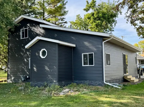 302 9th ST S, Olivia, MN 56277