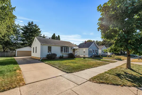 2036 Case AVE E, Saint Paul, MN 55119