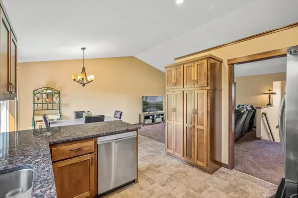 2741 Davis ST S, Cambridge, MN 55008