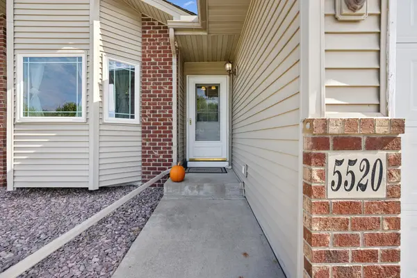 5520 Kahler DR NE, Albertville, MN 55301