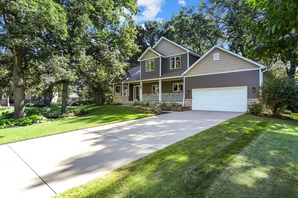 334 Linda CT, Lino Lakes, MN 55014