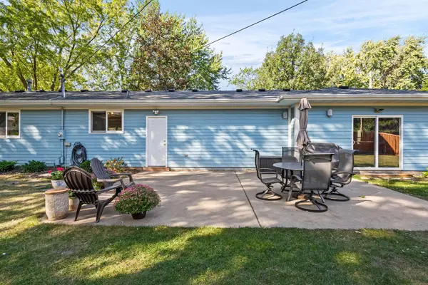 4000 Cinnabar DR, Eagan, MN 55122