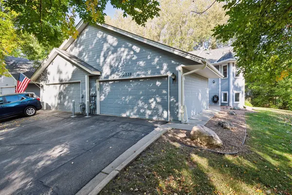 2730 River Woods LN, Burnsville, MN 55337