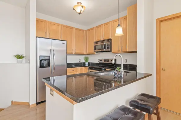 8620 Savanna Oaks #I, Woodbury, MN 55125