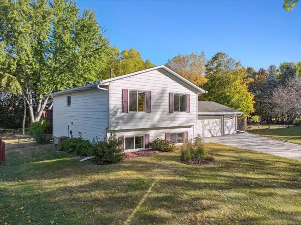 9670 Harbor LN N, Maple Grove, MN 55369