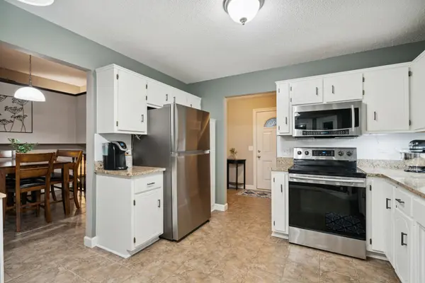 7241 Sierra CT, Chanhassen, MN 55317