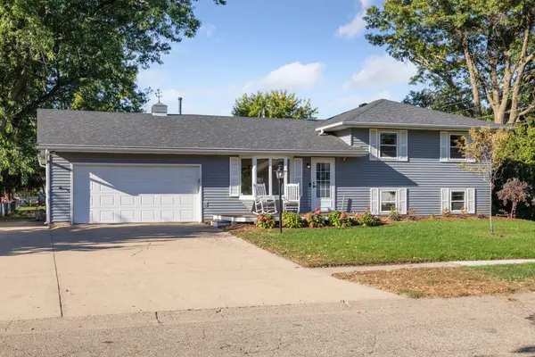 856 Cortland DR, Apple Valley, MN 55124