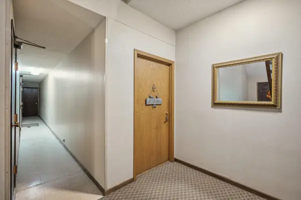 188 Galtier PL, Shoreview, MN 55126