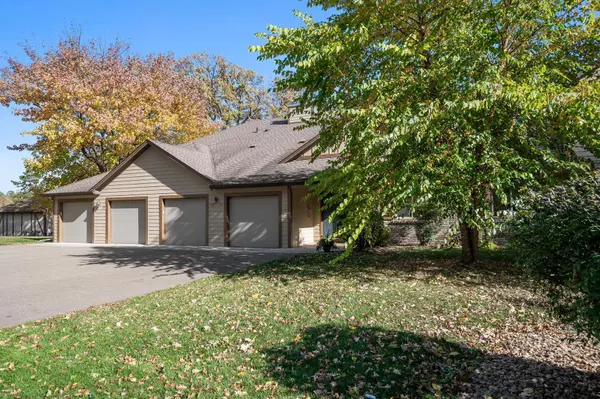 188 Galtier PL, Shoreview, MN 55126