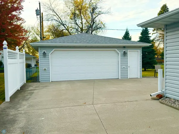 2301 14th ST S, Moorhead, MN 56560