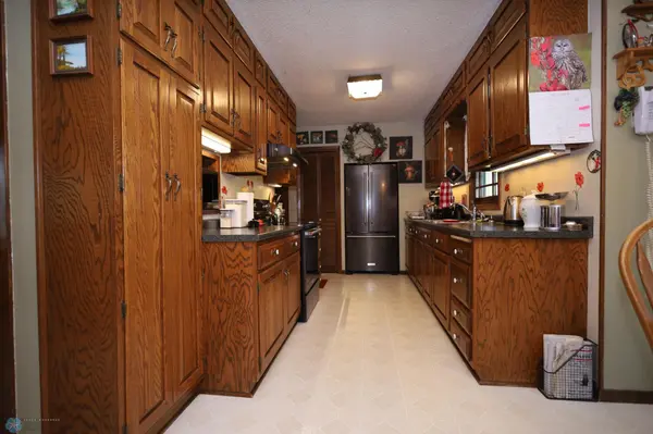 520 W Bend LN, Alvarado, MN 56710