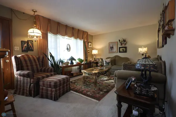 520 W Bend LN, Alvarado, MN 56710