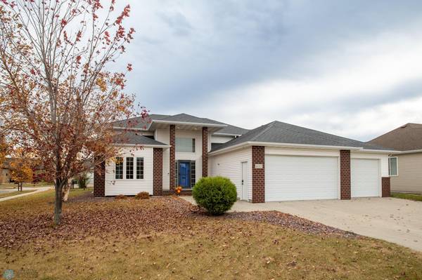 442 33rd ST N, Moorhead, MN 56560