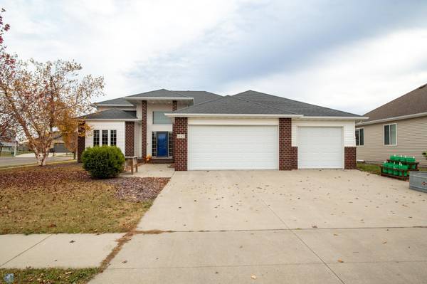 442 33rd ST N, Moorhead, MN 56560