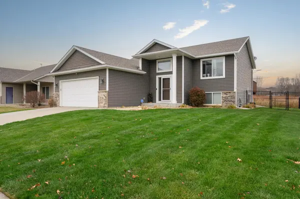 5413 Weatherstone DR NW, Rochester, MN 55901