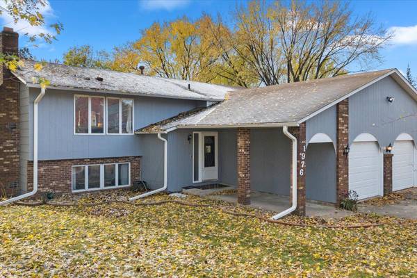 1976 Edgewater AVE, Arden Hills, MN 55112