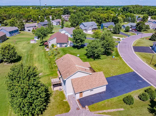 1002 Bluestem LN, Lester Prairie, MN 55354