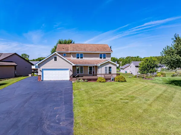 1002 Bluestem LN, Lester Prairie, MN 55354